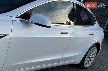 Седан Tesla Model 3 2020 в Стрые