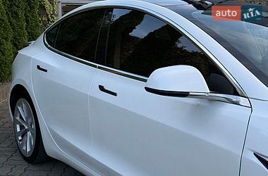 Седан Tesla Model 3 2020 в Стрые