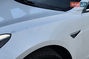 Седан Tesla Model 3 2020 в Стрые