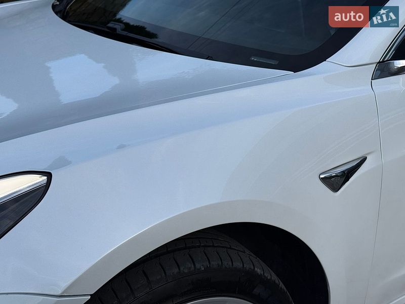 Седан Tesla Model 3 2020 в Стрые