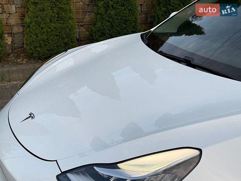 Седан Tesla Model 3 2020 в Стрые