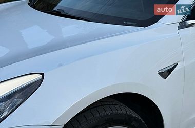 Седан Tesla Model 3 2020 в Стрые