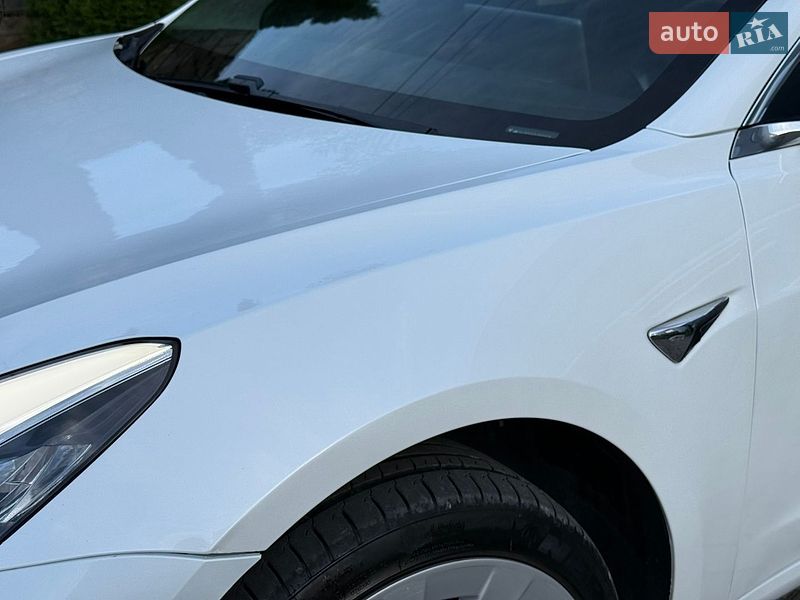 Седан Tesla Model 3 2020 в Стрые