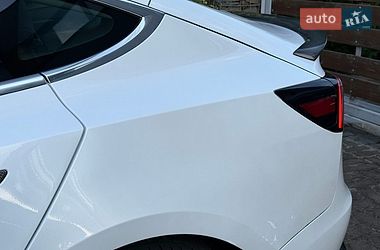 Седан Tesla Model 3 2020 в Стрые