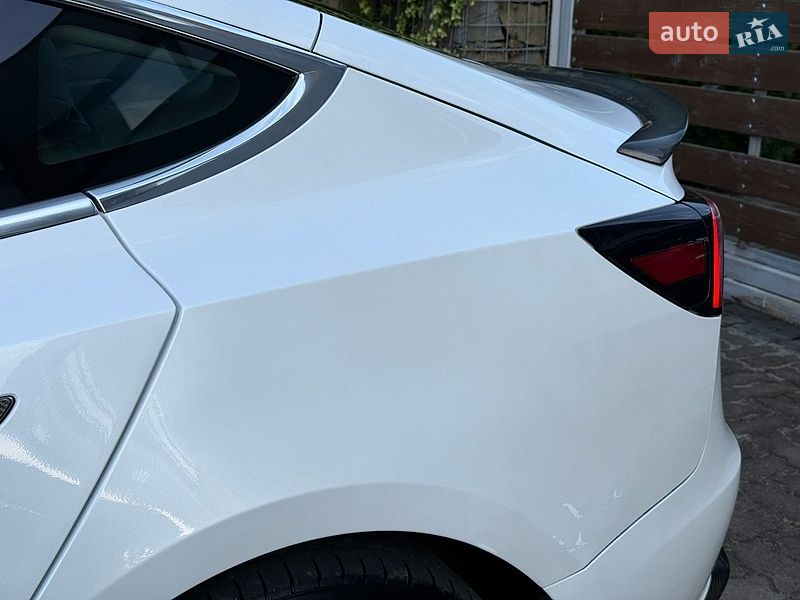 Седан Tesla Model 3 2020 в Стрые