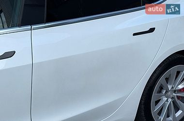 Седан Tesla Model 3 2020 в Стрые