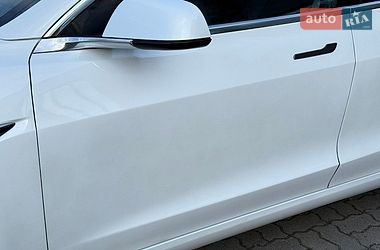 Седан Tesla Model 3 2020 в Стрые