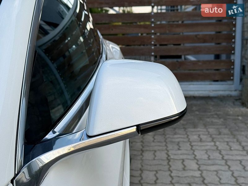 Седан Tesla Model 3 2020 в Стрые