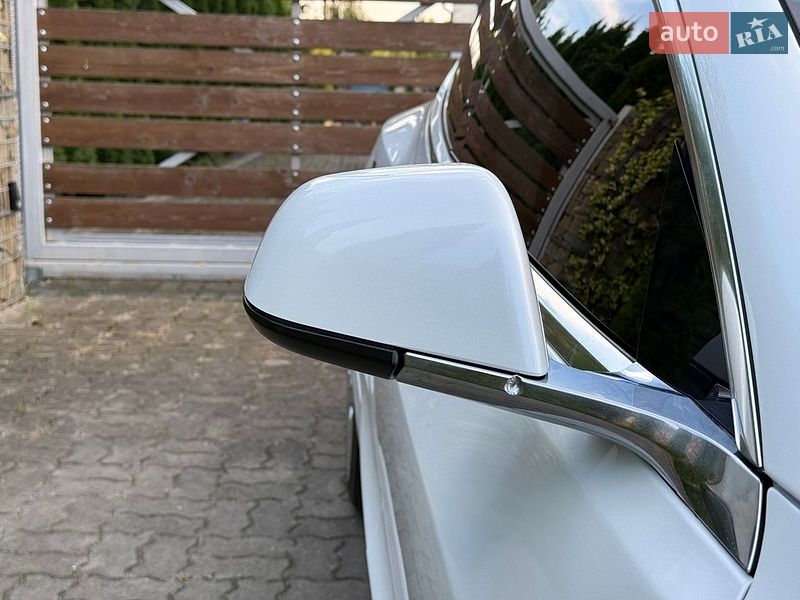 Седан Tesla Model 3 2020 в Стрые