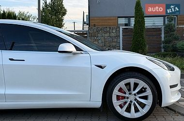 Седан Tesla Model 3 2020 в Стрые