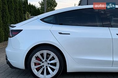 Седан Tesla Model 3 2020 в Стрые