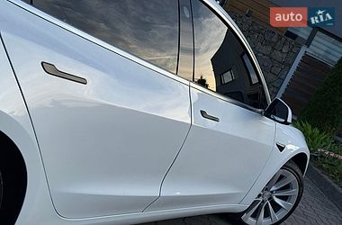 Седан Tesla Model 3 2020 в Стрые