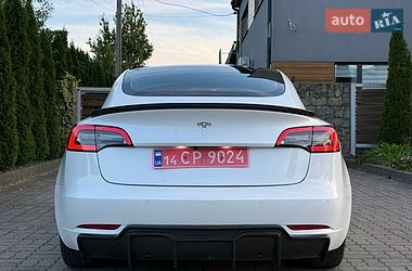 Седан Tesla Model 3 2020 в Стрые