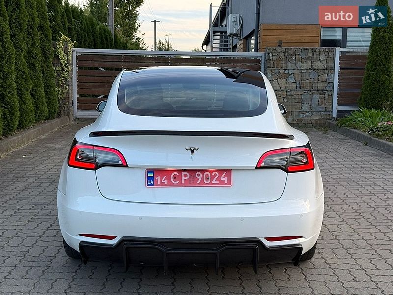 Седан Tesla Model 3 2020 в Стрые