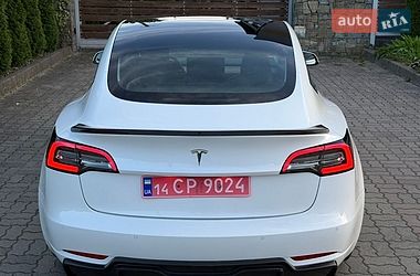 Седан Tesla Model 3 2020 в Стрые