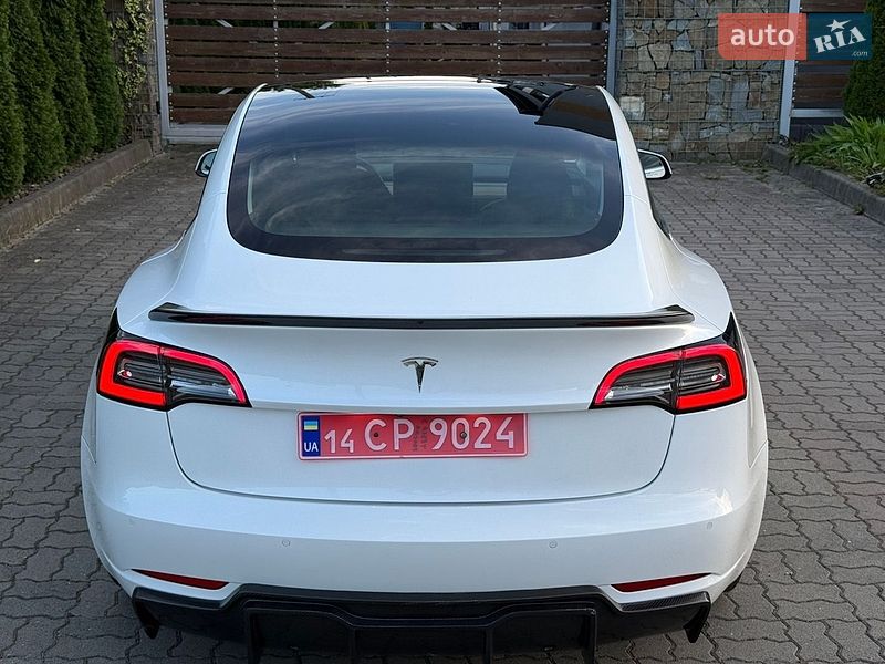 Седан Tesla Model 3 2020 в Стрые