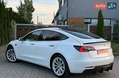 Седан Tesla Model 3 2020 в Стрые