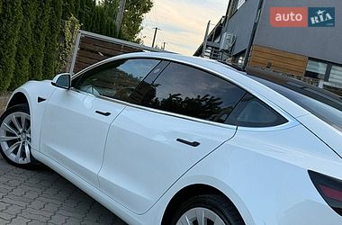 Седан Tesla Model 3 2020 в Стрые