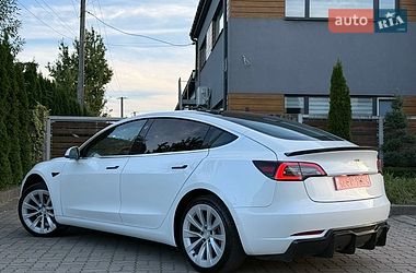 Седан Tesla Model 3 2020 в Стрые