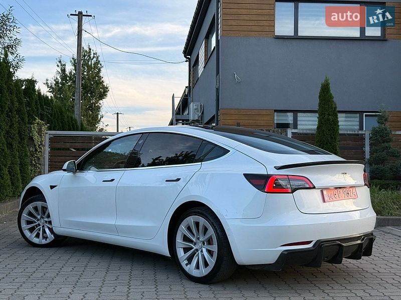 Седан Tesla Model 3 2020 в Стрые