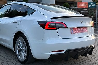 Седан Tesla Model 3 2020 в Стрые