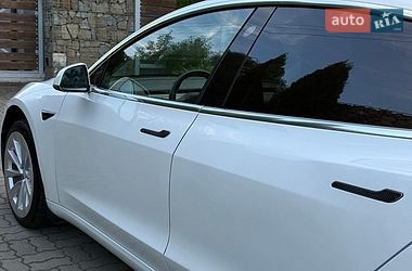 Седан Tesla Model 3 2020 в Стрые