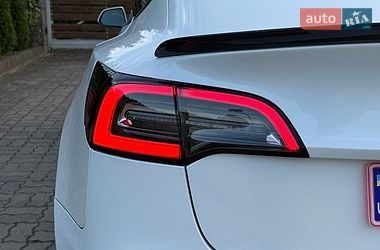Седан Tesla Model 3 2020 в Стрые