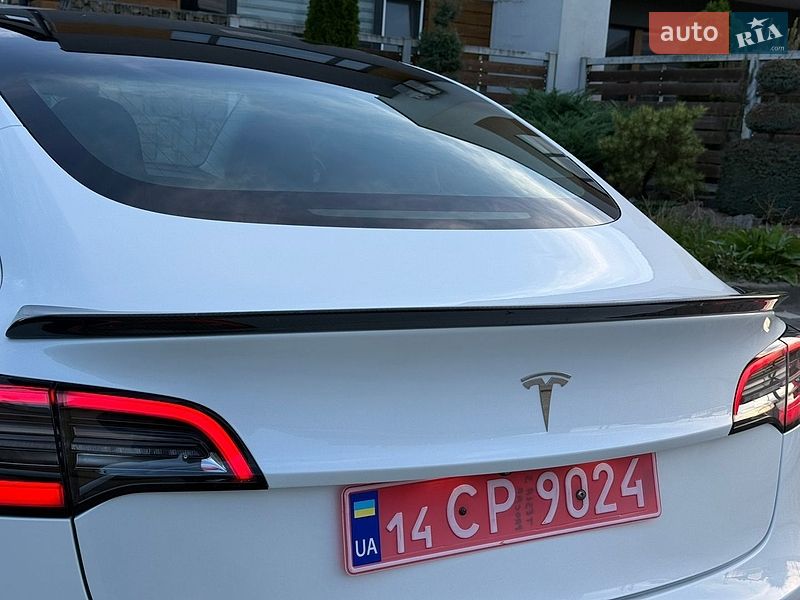 Седан Tesla Model 3 2020 в Стрые