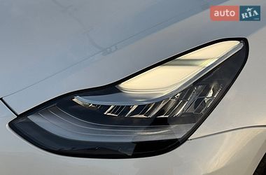 Седан Tesla Model 3 2020 в Стрые
