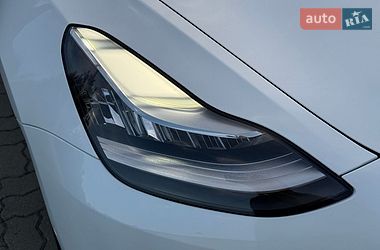 Седан Tesla Model 3 2020 в Стрые