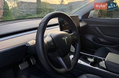 Седан Tesla Model 3 2020 в Стрые