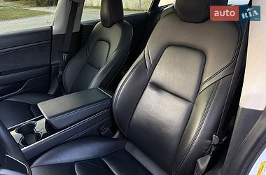 Седан Tesla Model 3 2020 в Стрые
