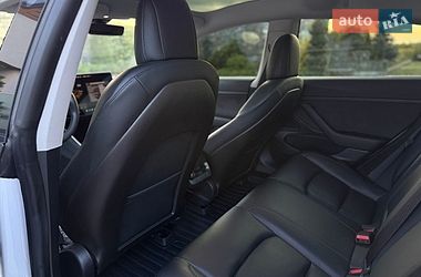 Седан Tesla Model 3 2020 в Стрые