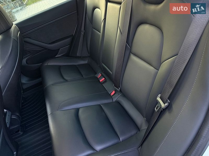 Седан Tesla Model 3 2020 в Стрые