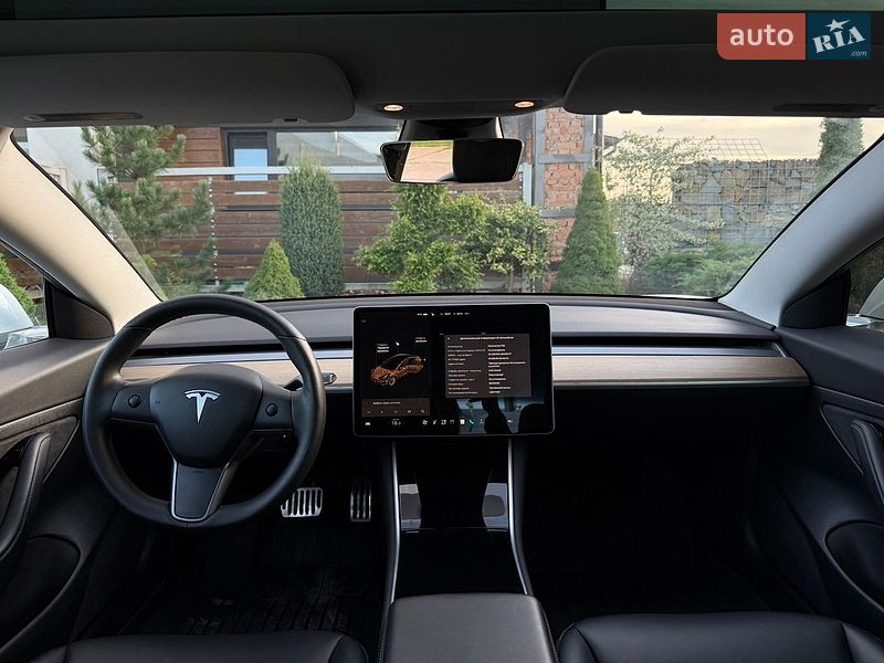 Седан Tesla Model 3 2020 в Стрые