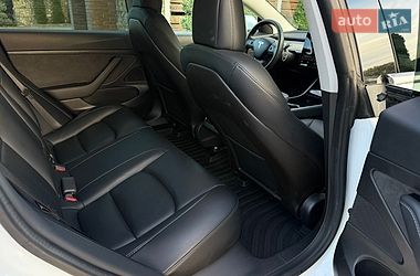 Седан Tesla Model 3 2020 в Стрые