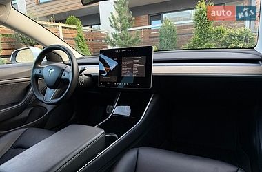 Седан Tesla Model 3 2020 в Стрые