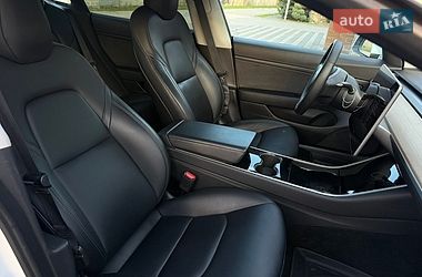 Седан Tesla Model 3 2020 в Стрые