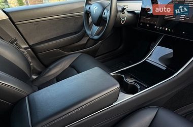 Седан Tesla Model 3 2020 в Стрые
