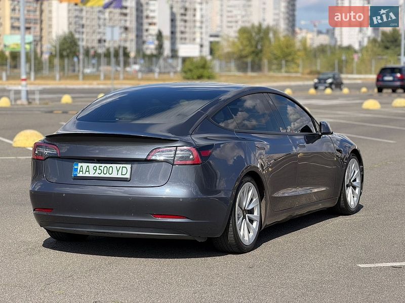 Седан Tesla Model 3 2018 в Киеве