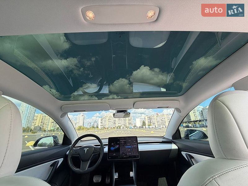 Седан Tesla Model 3 2018 в Киеве