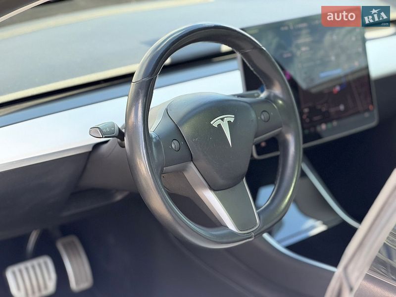 Седан Tesla Model 3 2018 в Киеве
