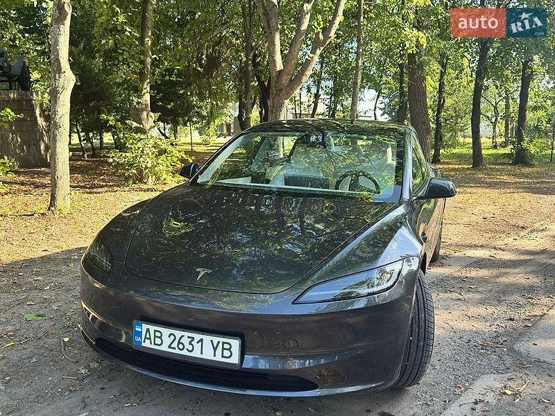 Седан Tesla Model 3 2024 в Виннице