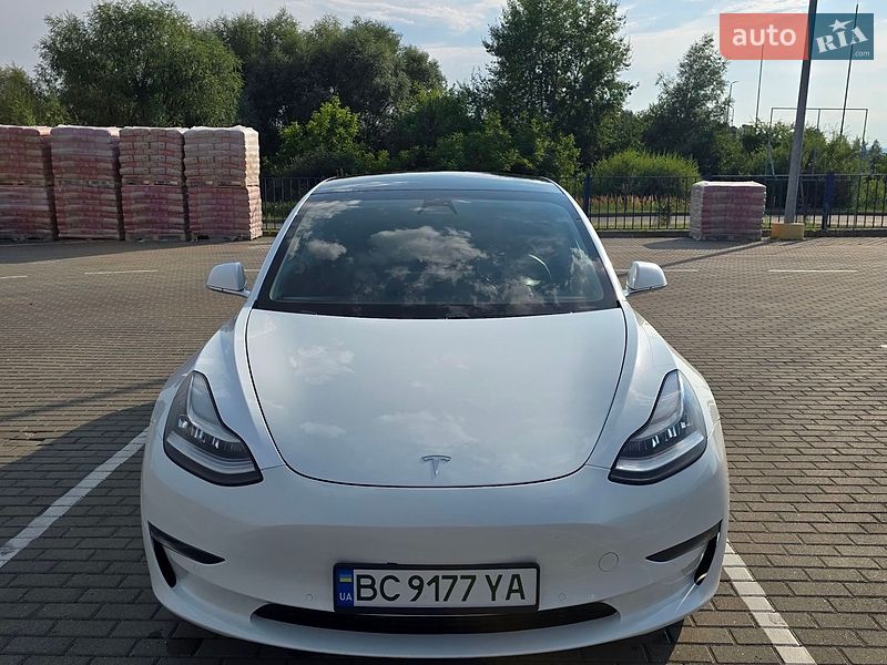 Tesla Model 3 2020
