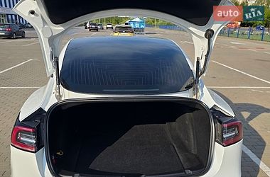 Седан Tesla Model 3 2020 в Дрогобичі