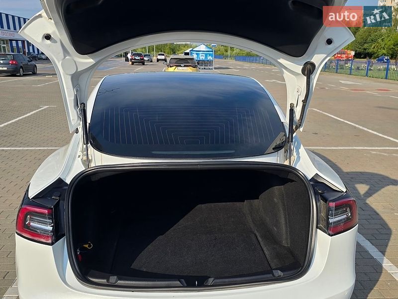 Седан Tesla Model 3 2020 в Дрогобичі