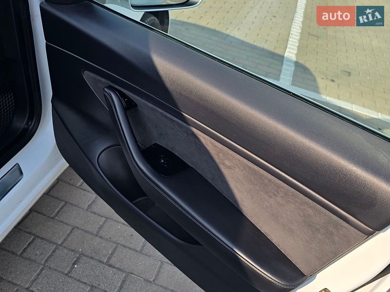 Седан Tesla Model 3 2020 в Дрогобичі