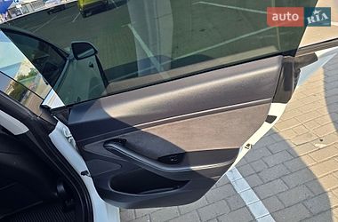 Седан Tesla Model 3 2020 в Дрогобичі