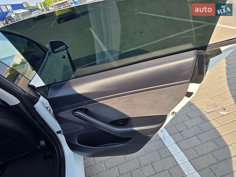 Седан Tesla Model 3 2020 в Дрогобичі