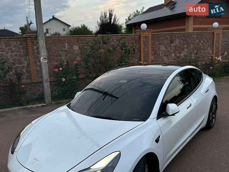 Седан Tesla Model 3 2023 в Житомирі